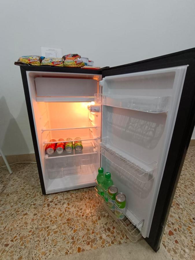 Affordable Transient - Not A Hotel - Sharing Kitchen And Washrooms Abu Dhabi Bagian luar foto